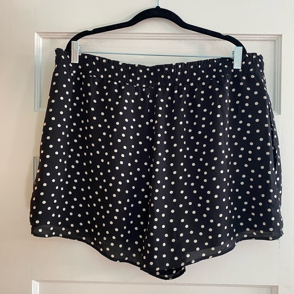 Express Pants - Express Polka Dot Women's Shorts